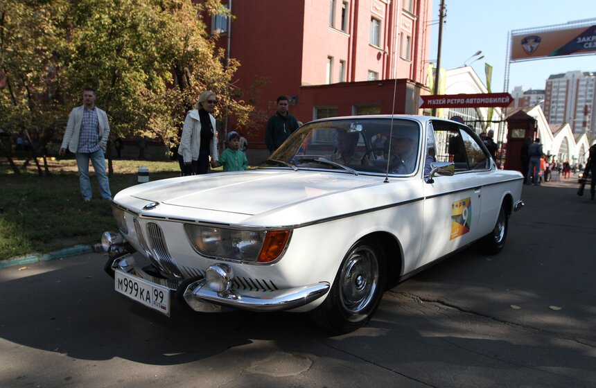 В Москве состоялось ралли ретро-автомобилей 10 фото