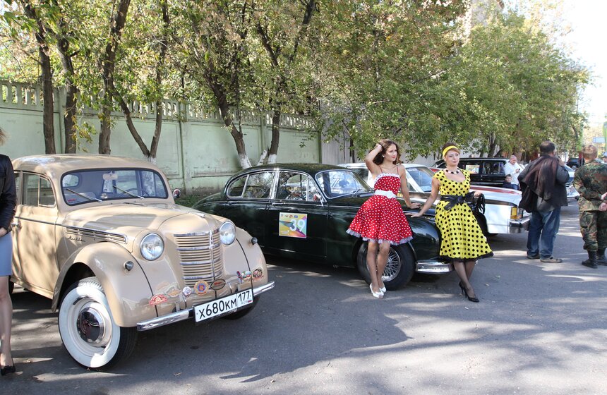 В Москве состоялось ралли ретро-автомобилей 3 фото