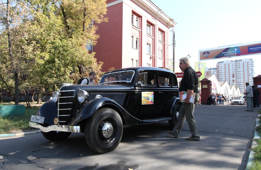 В Москве состоялось ралли ретро-автомобилей 6 фото