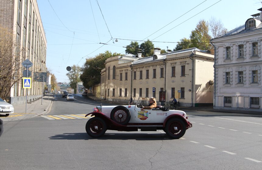 В Москве состоялось ралли ретро-автомобилей 20 фото