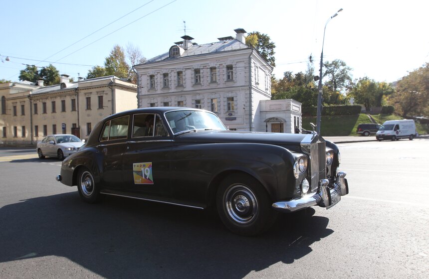 В Москве состоялось ралли ретро-автомобилей 19 фото