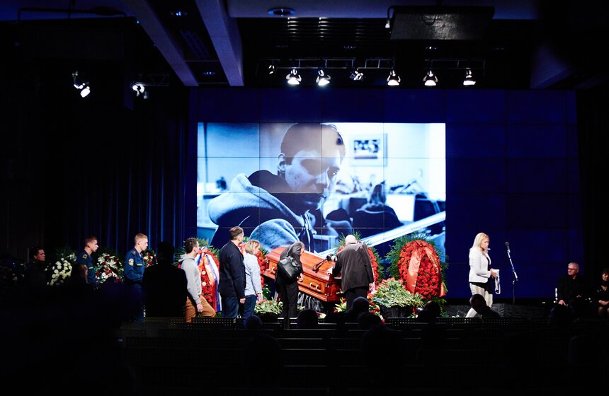 В Москве простились с фотокорреспондентом Андреем Стениным 21 фото