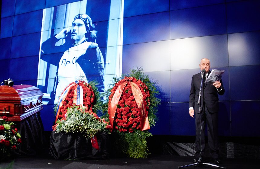 В Москве простились с фотокорреспондентом Андреем Стениным 24 фото