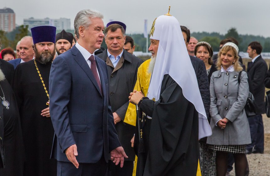 Мэр Москвы заложил камень в основание будущей церкви в Тушино 11 фото
