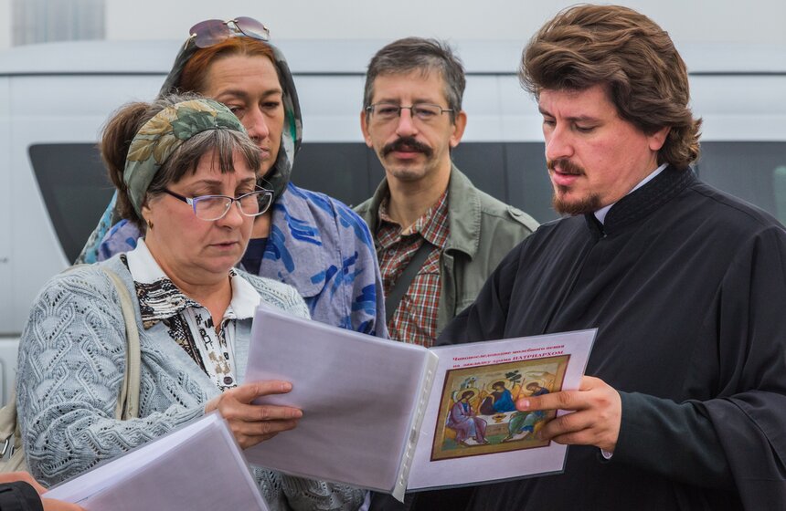 Мэр Москвы заложил камень в основание будущей церкви в Тушино 4 фото