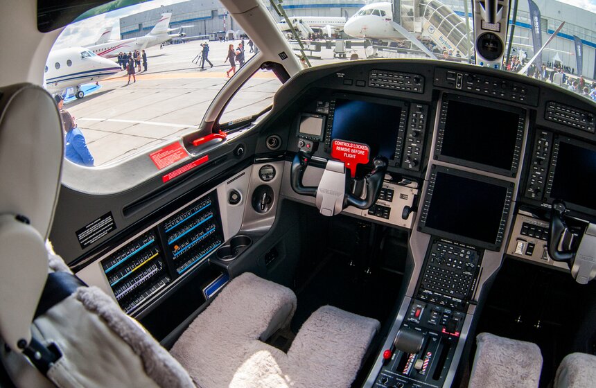 Открылась Международная выставка деловой авиации Jet Expo-2014 13 фото