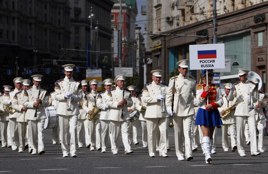 На Тверской состоялось шествие военных оркестров разных стран 3 фото