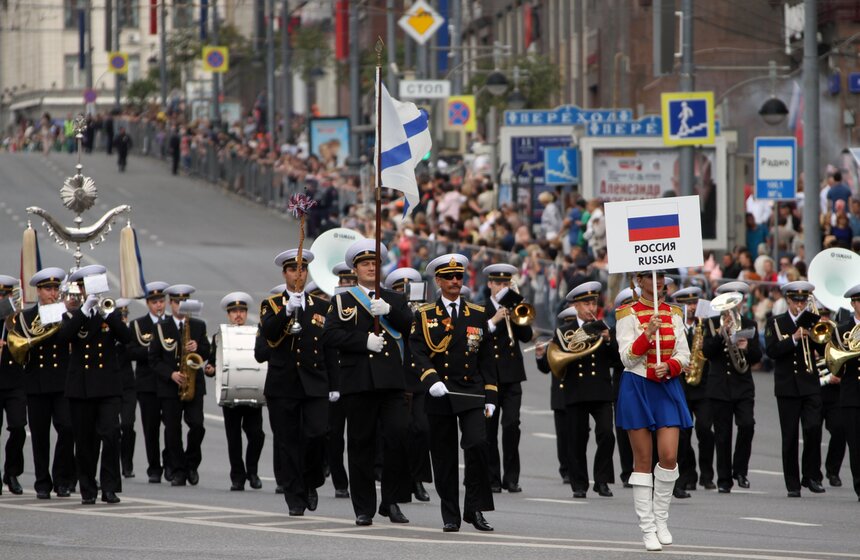 На Тверской состоялось шествие военных оркестров разных стран 10 фото