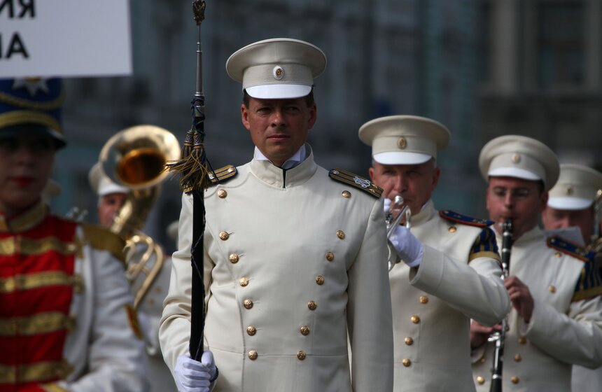 На Тверской состоялось шествие военных оркестров разных стран 4 фото