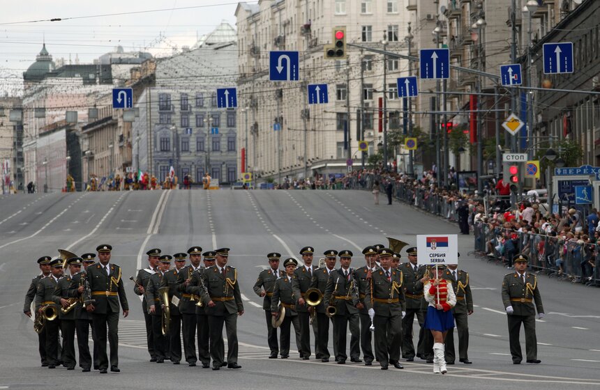 На Тверской состоялось шествие военных оркестров разных стран 8 фото