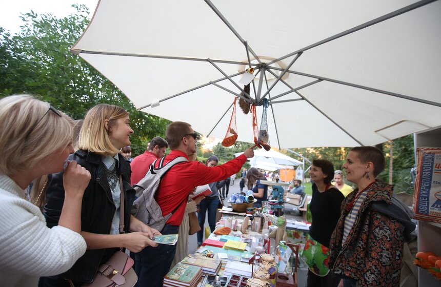 На фестивале BOOKMARKET устроили встречи с писателями 9 фото