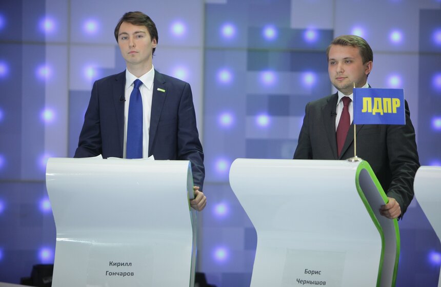 Кандидаты в депутаты Мосгордумы от 32 округа Кирилл Гончаров ("Яблоко") и Борис Чернышов (ЛДПР)