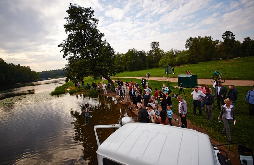 В Верхний Кузьминский пруд запустили рыбу 13 фото