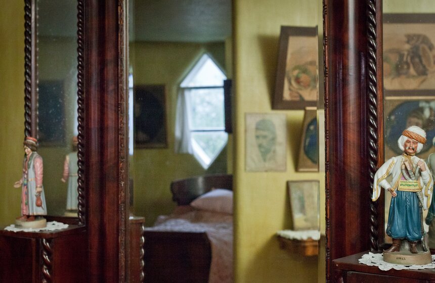 Спальня Константина Мельникова, трельяж