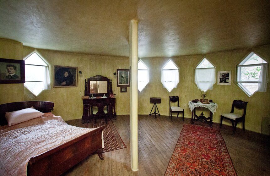 Спальня Константина Мельникова.