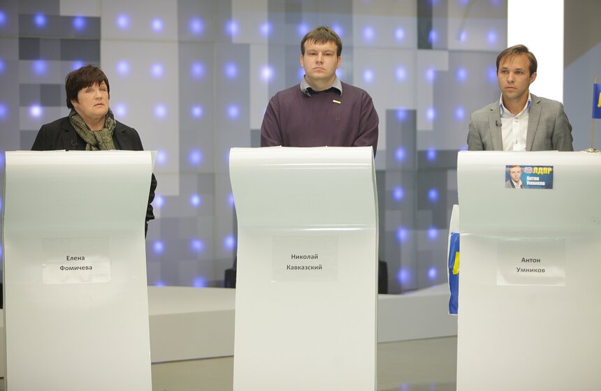 Кандидаты в депутаты Мосгордумы от 45 округа Елена Фомичева (КПРФ), Николай Кавказский ("Яблоко") и Антон Умников (ЛДПР)