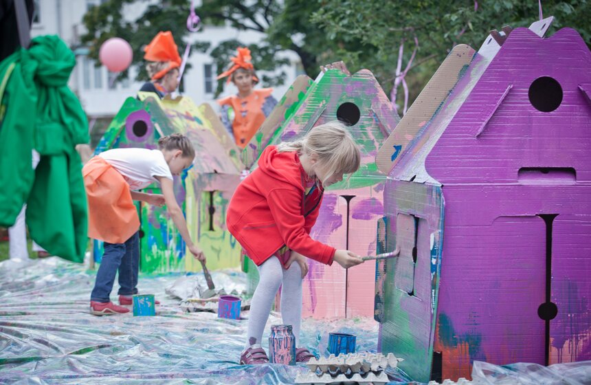 В саду имени Баумана состоялось шоу  "Цветной карнавал" 9 фото