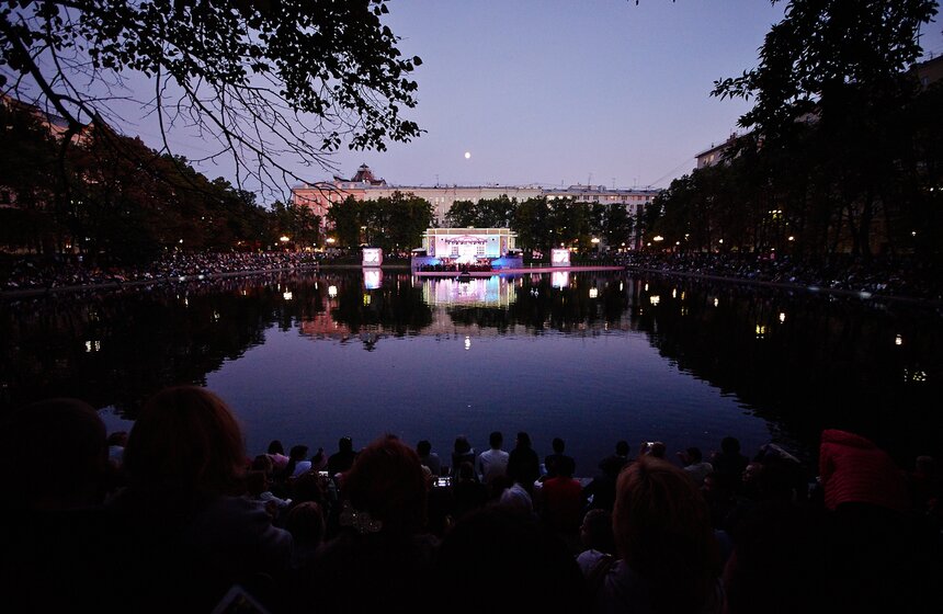 На Патриарших прудах прошел открытый концерт классической музыки 14 фото