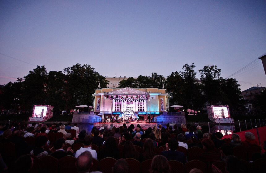 На Патриарших прудах прошел открытый концерт классической музыки 13 фото