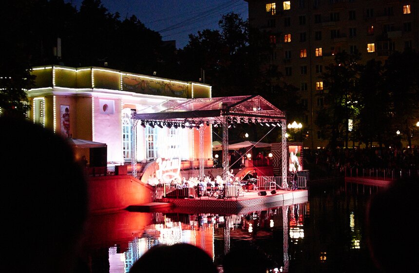 На Патриарших прудах прошел открытый концерт классической музыки 19 фото