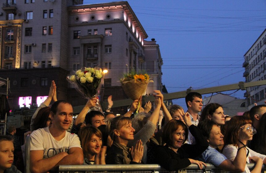На Тверской прошел концерт "День города с каналом "Москва 24" 12 фото