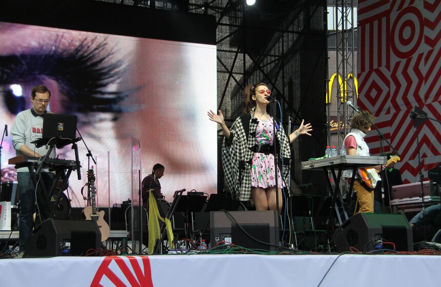 На Тверской прошел концерт "День города с каналом "Москва 24" 8 фото