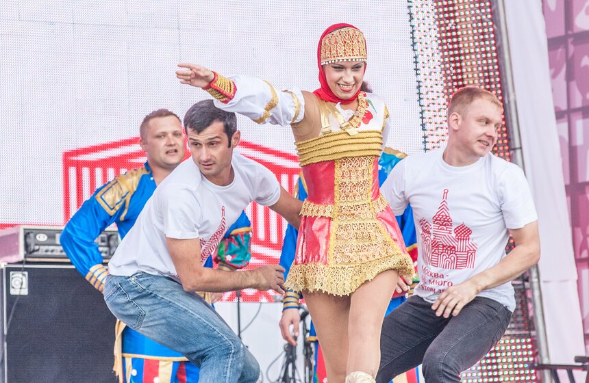 Артисты Росгорцирка представили программу "Подарок Москве" 9 фото