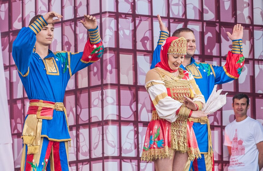 Артисты Росгорцирка представили программу "Подарок Москве" 4 фото