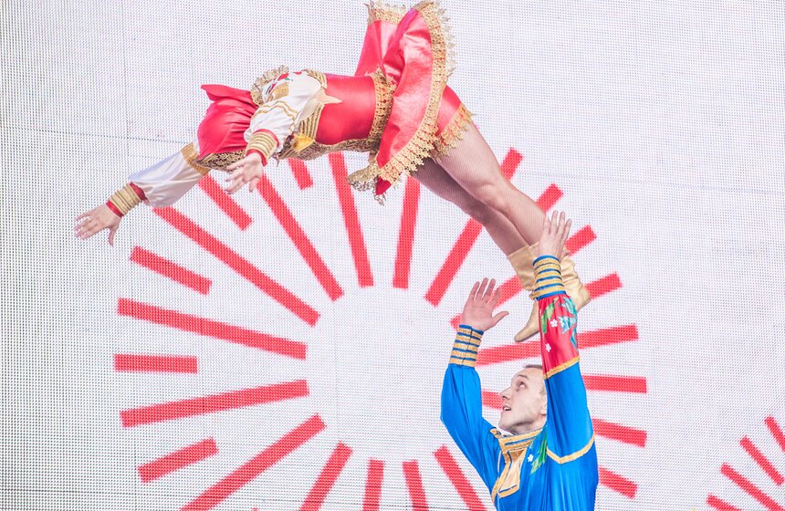 Артисты Росгорцирка представили программу "Подарок Москве" 8 фото