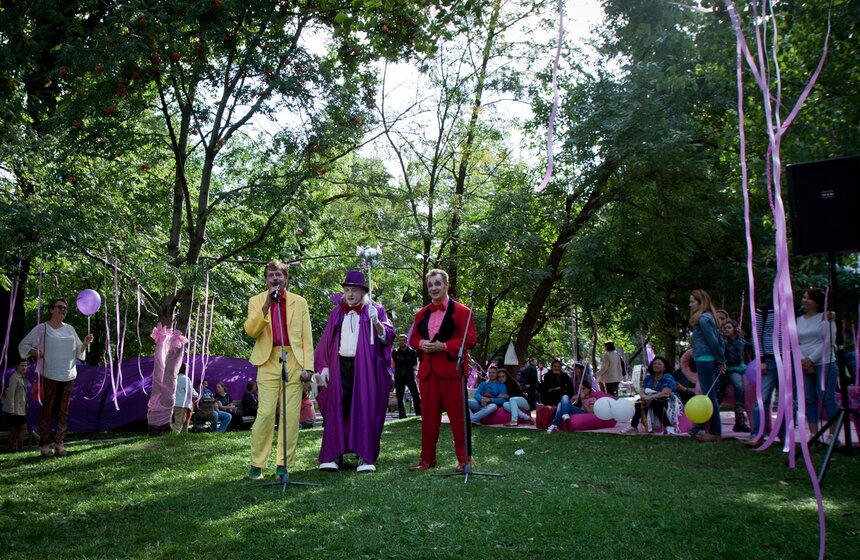 В саду имени Баумана состоялось шоу  "Цветной карнавал" 21 фото