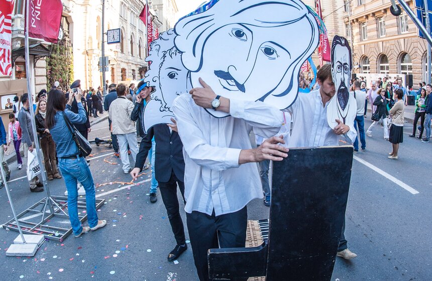 В центре Москвы прошел карнавал "Яркие люди" 25 фото