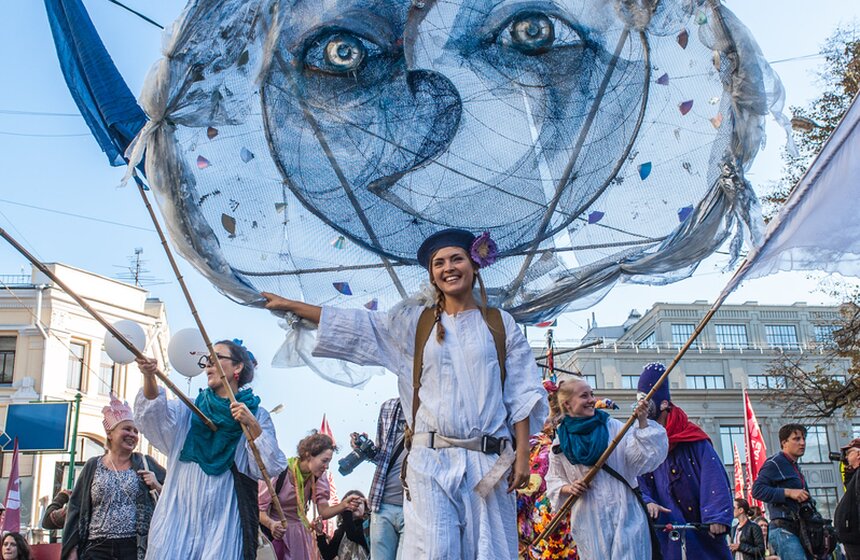 В центре Москвы прошел карнавал "Яркие люди" 8 фото