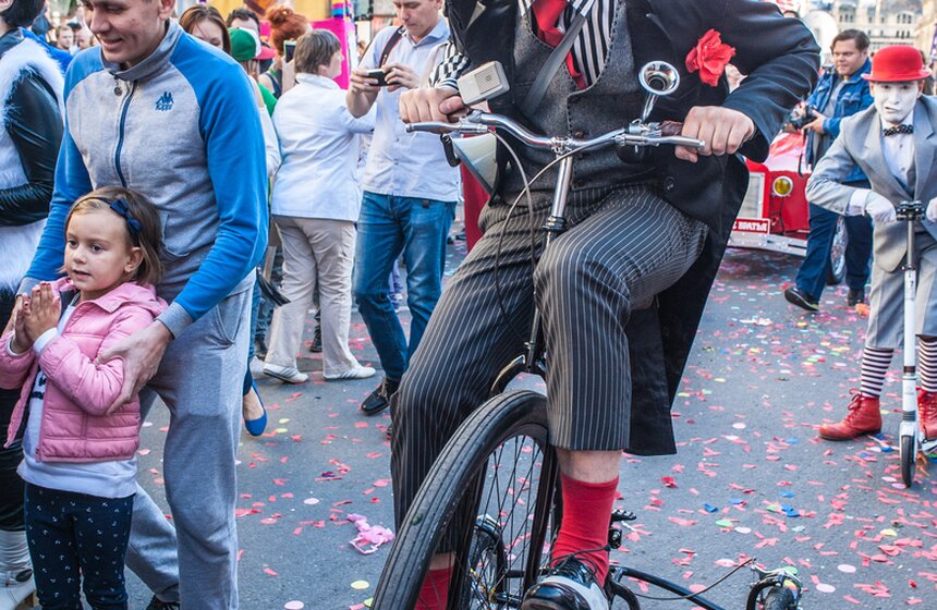 В центре Москвы прошел карнавал "Яркие люди" 11 фото