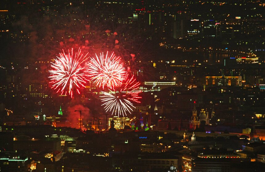 Вечером 6 сентября над Москвой прогремел праздничный салют 18 фото