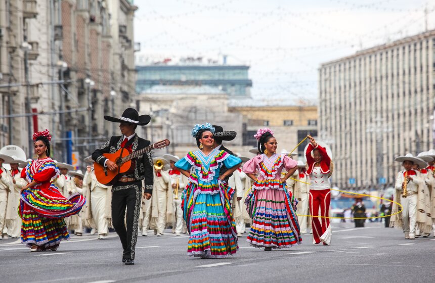 На Тверской состоялось шествие военных оркестров разных стран 31 фото
