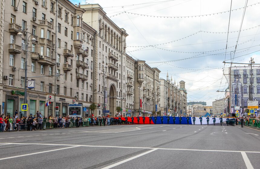 На Тверской состоялось шествие военных оркестров разных стран 27 фото