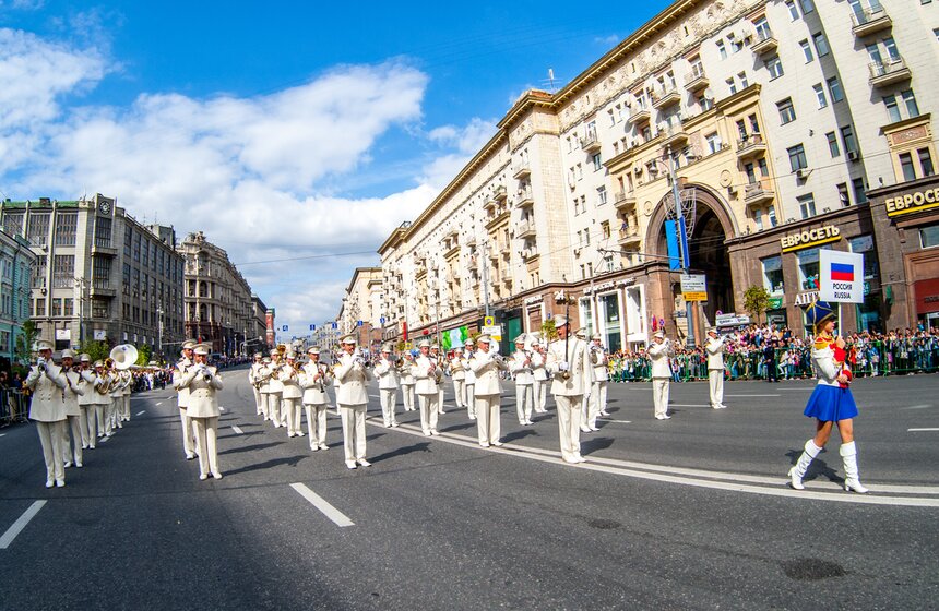 На Тверской состоялось шествие военных оркестров разных стран 26 фото