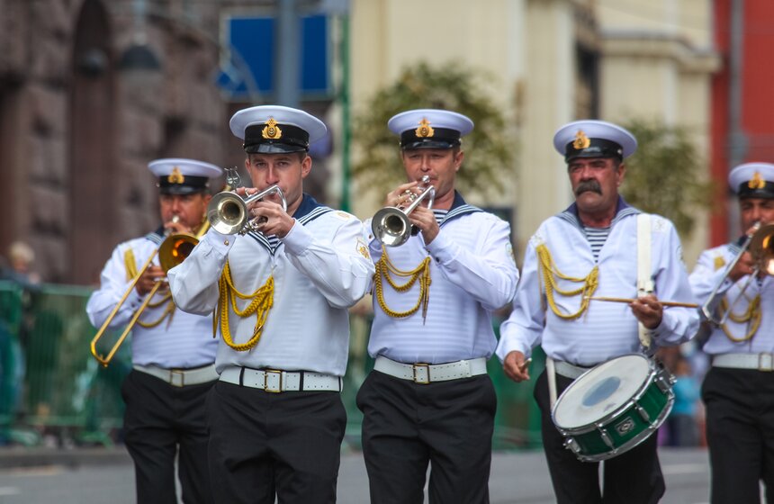 На Тверской состоялось шествие военных оркестров разных стран 30 фото