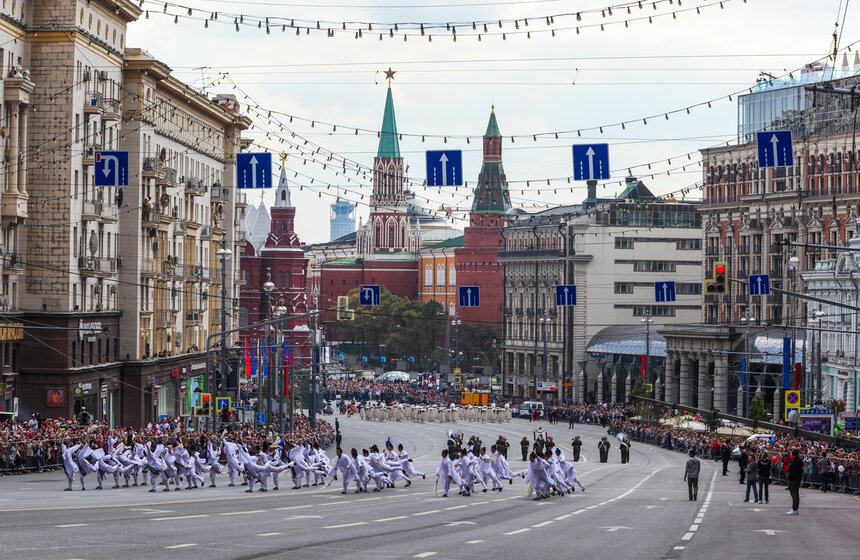 На Тверской состоялось шествие военных оркестров разных стран 35 фото