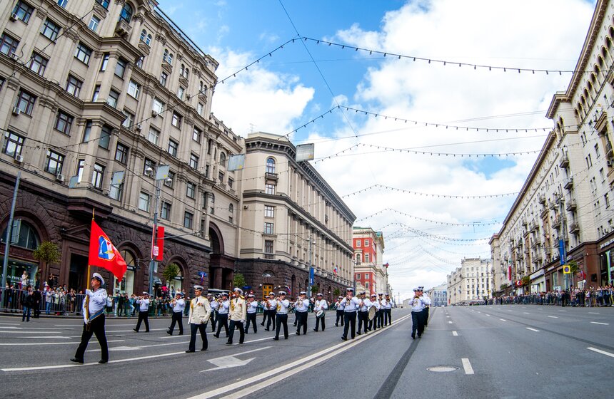 На Тверской состоялось шествие военных оркестров разных стран 18 фото