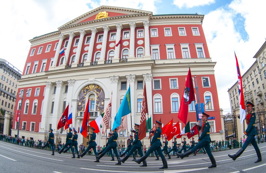 На Тверской состоялось шествие военных оркестров разных стран 13 фото