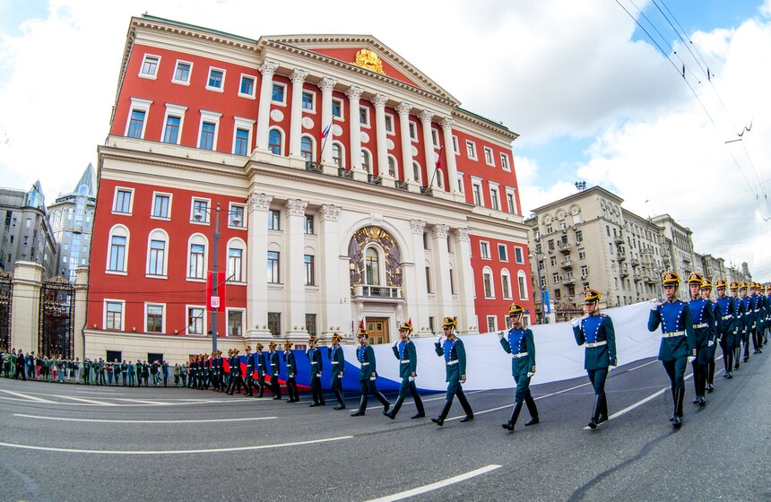 На Тверской состоялось шествие военных оркестров разных стран 14 фото