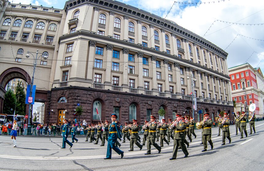 На Тверской состоялось шествие военных оркестров разных стран 16 фото