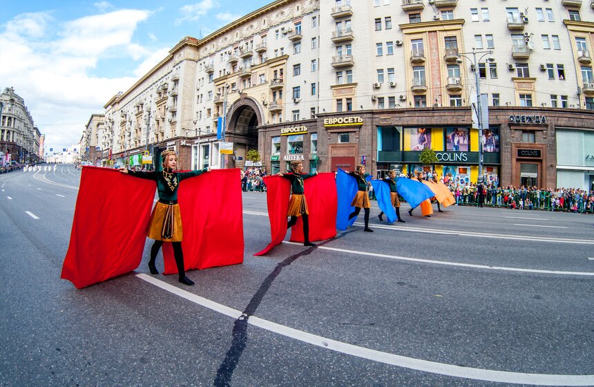 На Тверской состоялось шествие военных оркестров разных стран 25 фото