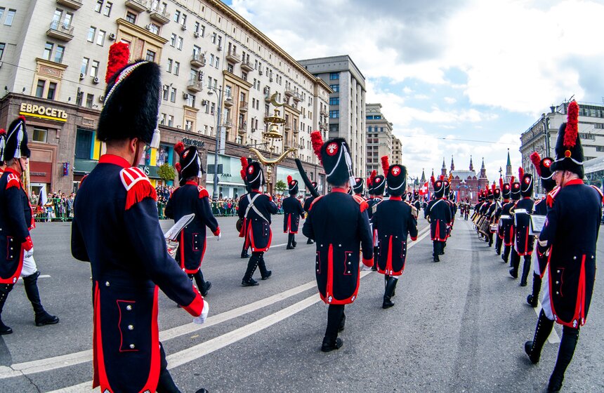 На Тверской состоялось шествие военных оркестров разных стран 23 фото