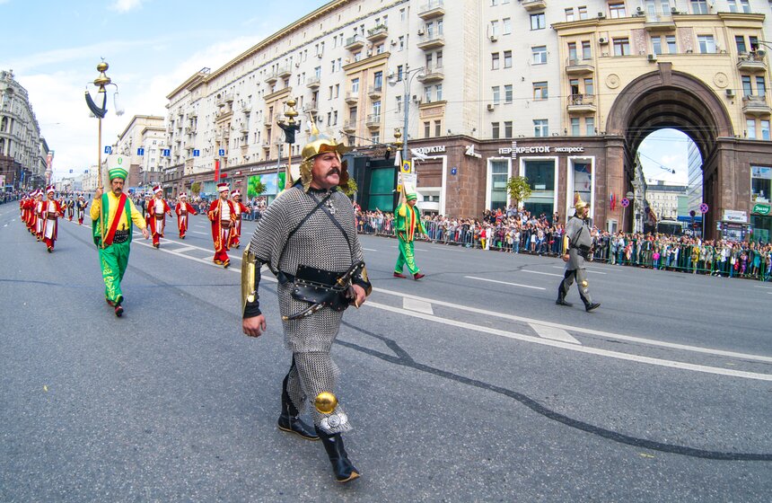 На Тверской состоялось шествие военных оркестров разных стран 24 фото