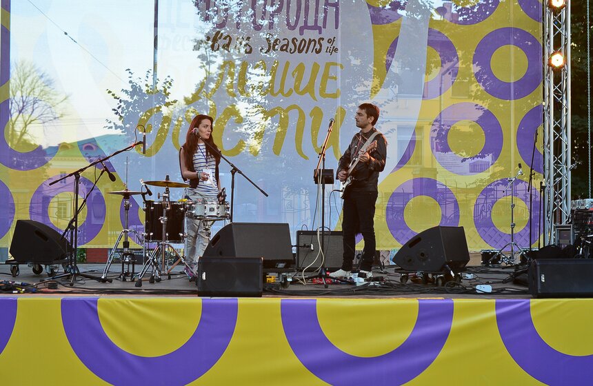 В День города в саду "Эрмитаж" прошел фестиваль "Большие гости" 1 фото