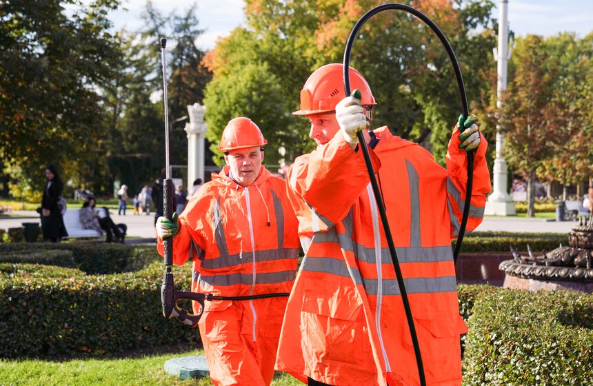 Сезон работы фонтанов завершился в Москве 12 фото