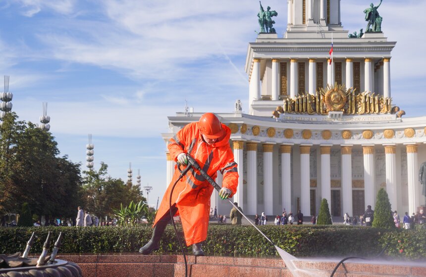 Сезон работы фонтанов завершился в Москве 17 фото