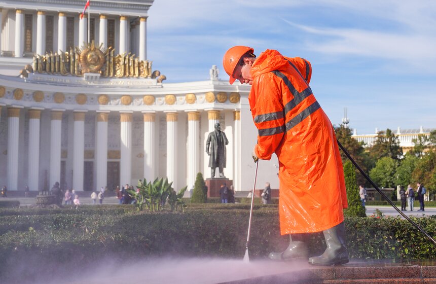 Сезон работы фонтанов завершился в Москве 11 фото